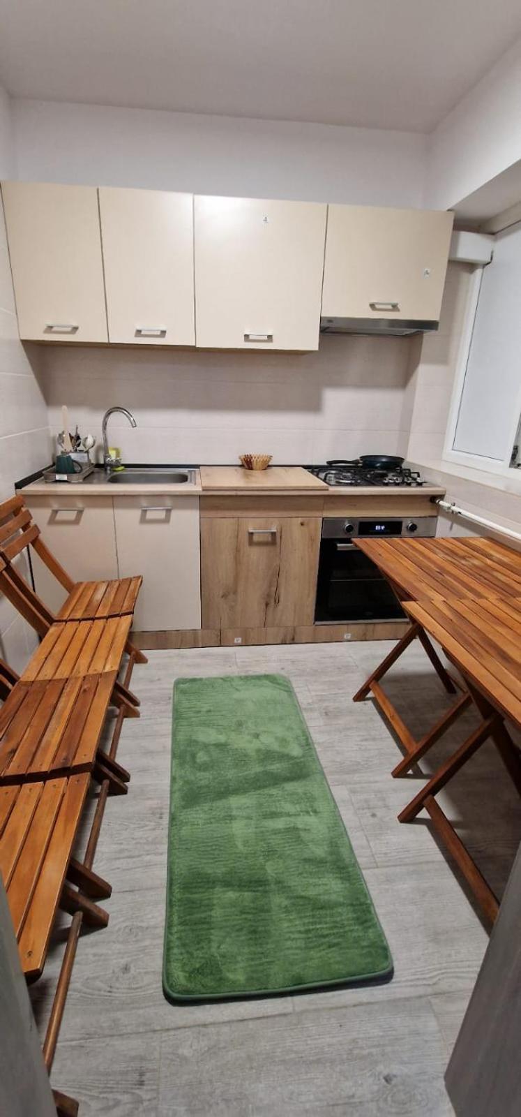 Apartament 3 Cam Grand Arena 부쿠레슈티 외부 사진