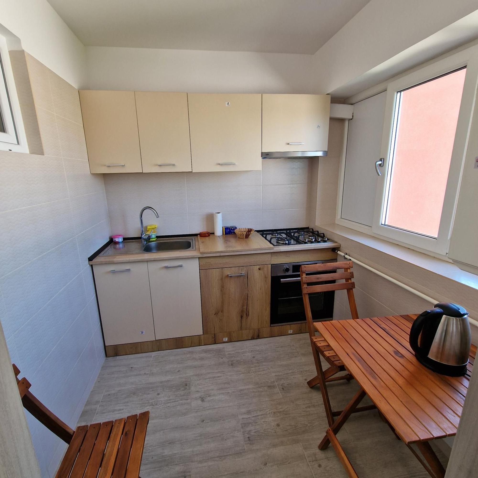 Apartament 3 Cam Grand Arena 부쿠레슈티 외부 사진
