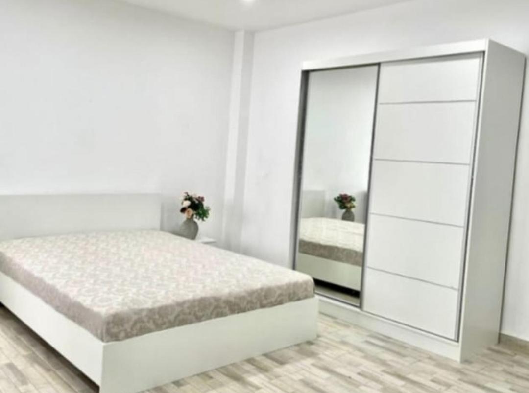 Apartament 3 Cam Grand Arena 부쿠레슈티 외부 사진